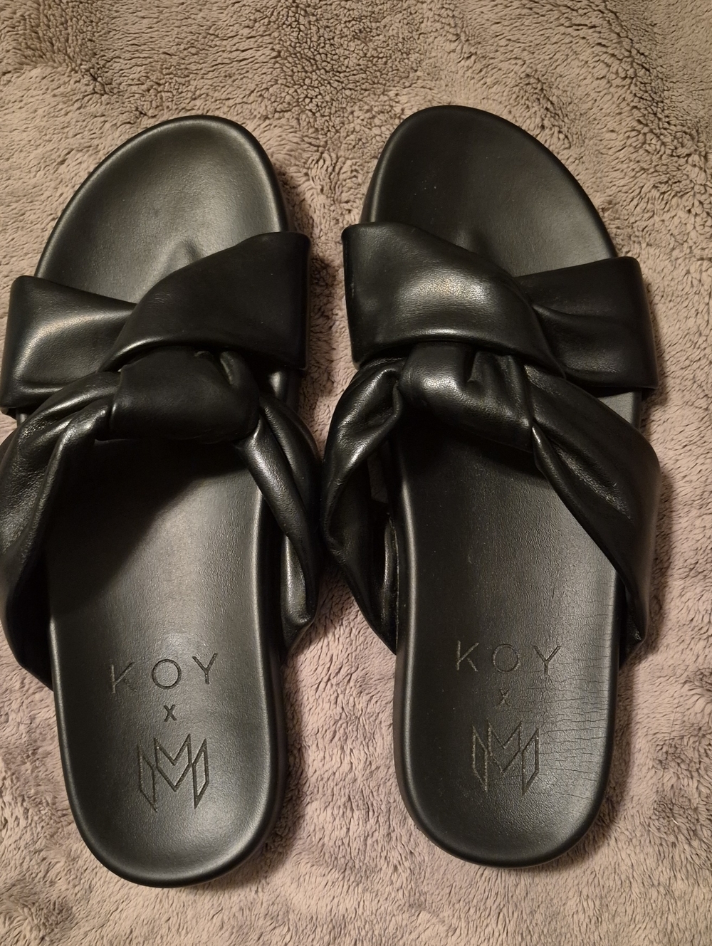 Malvados x KOY Resort Icon Koy Twist Slide Sandals Black Size 8.